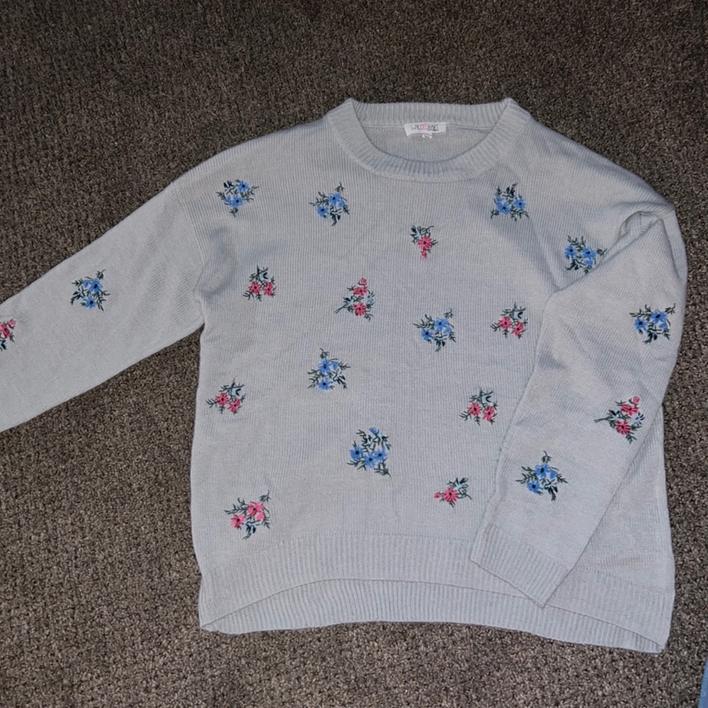 Vintage grey floral sweater!